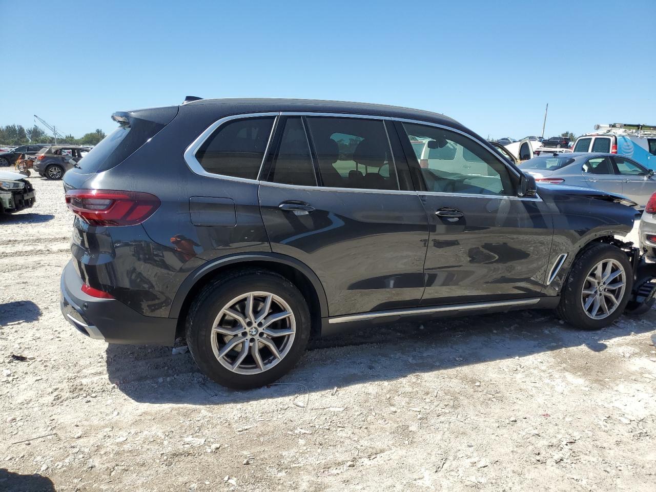 2022 BMW X5 XDRIVE4 - Image 3