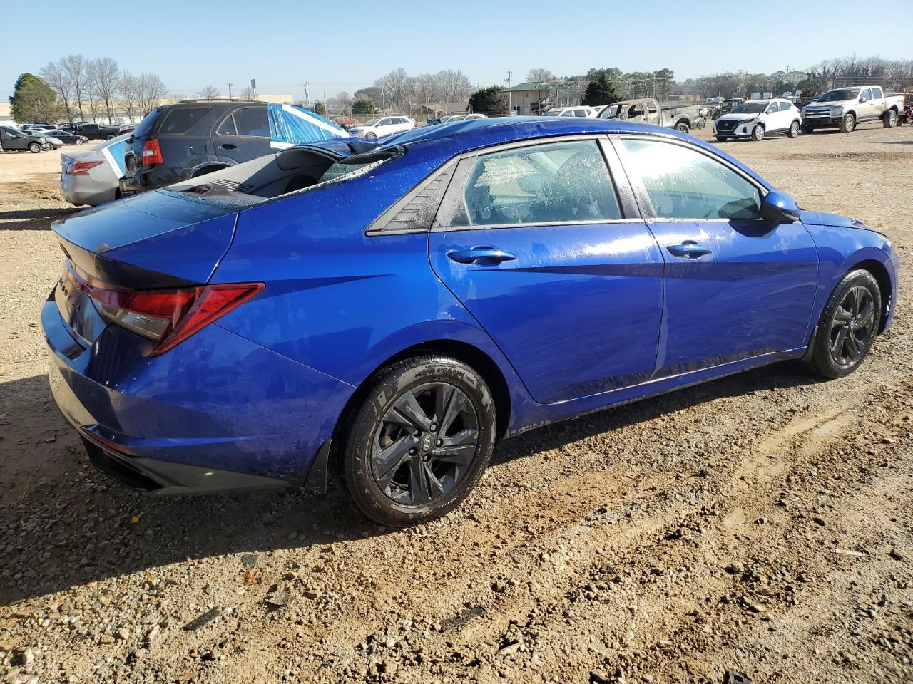 2023 HYUNDAI ELANTRA SE - Image 3