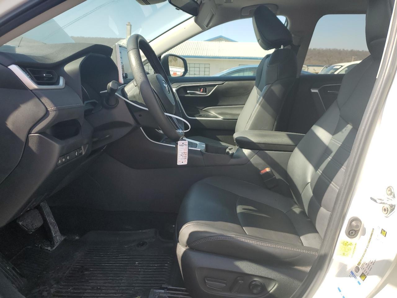 2022 TOYOTA RAV4 XLE P - Image 7