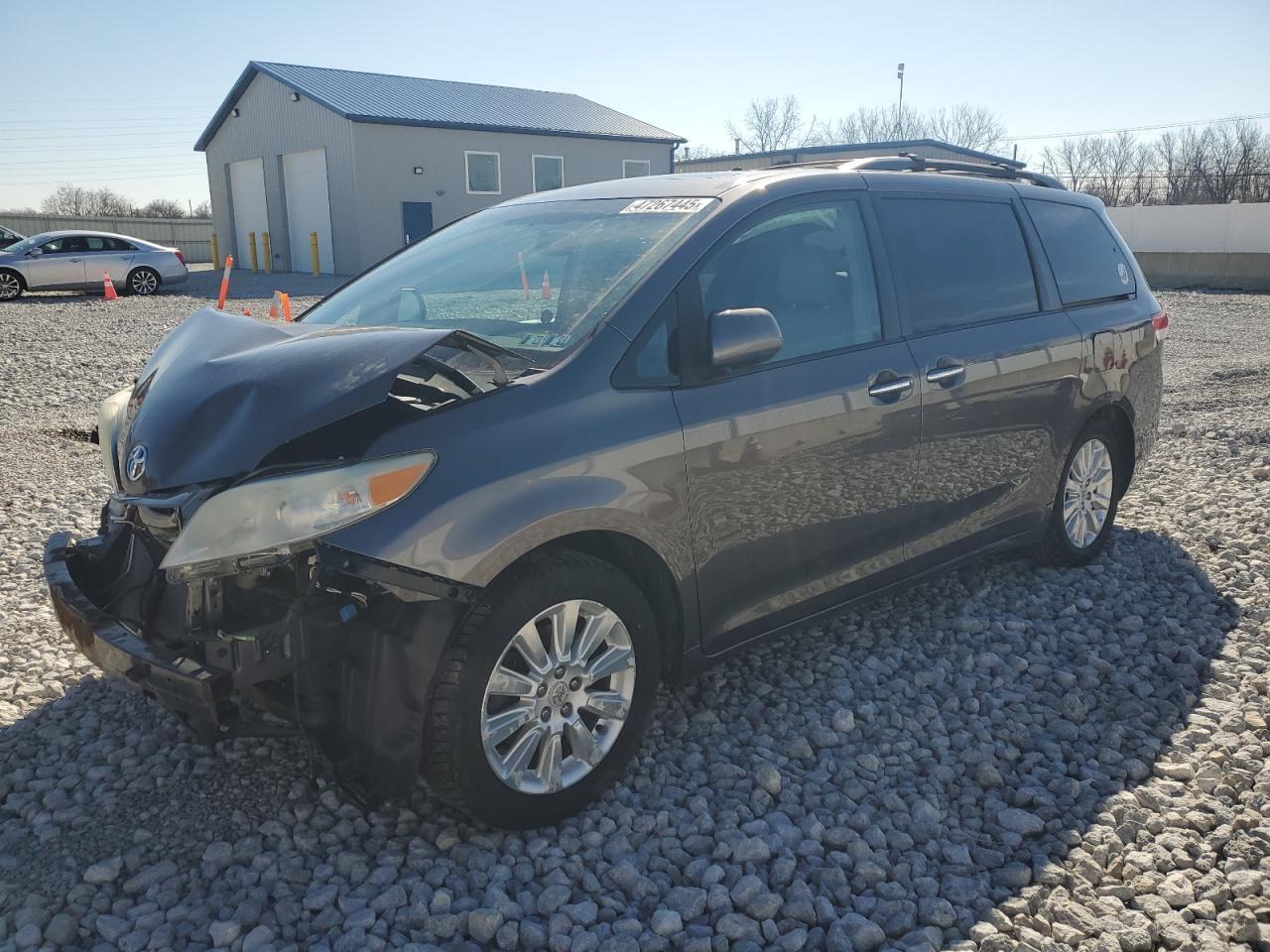 2011 TOYOTA SIENNA XLE