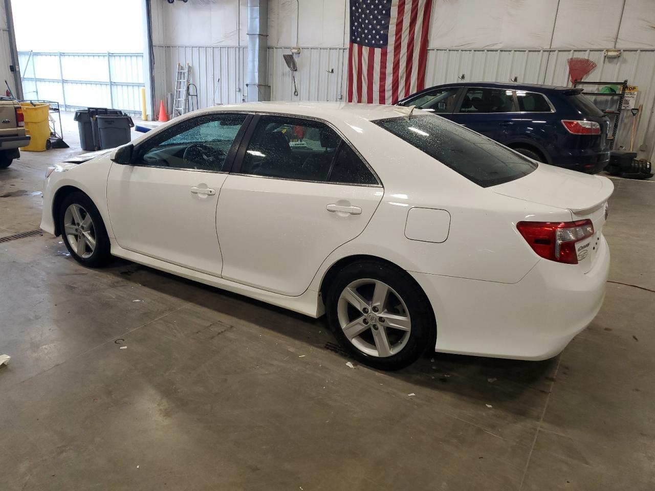 2014 TOYOTA CAMRY L - Фото 2