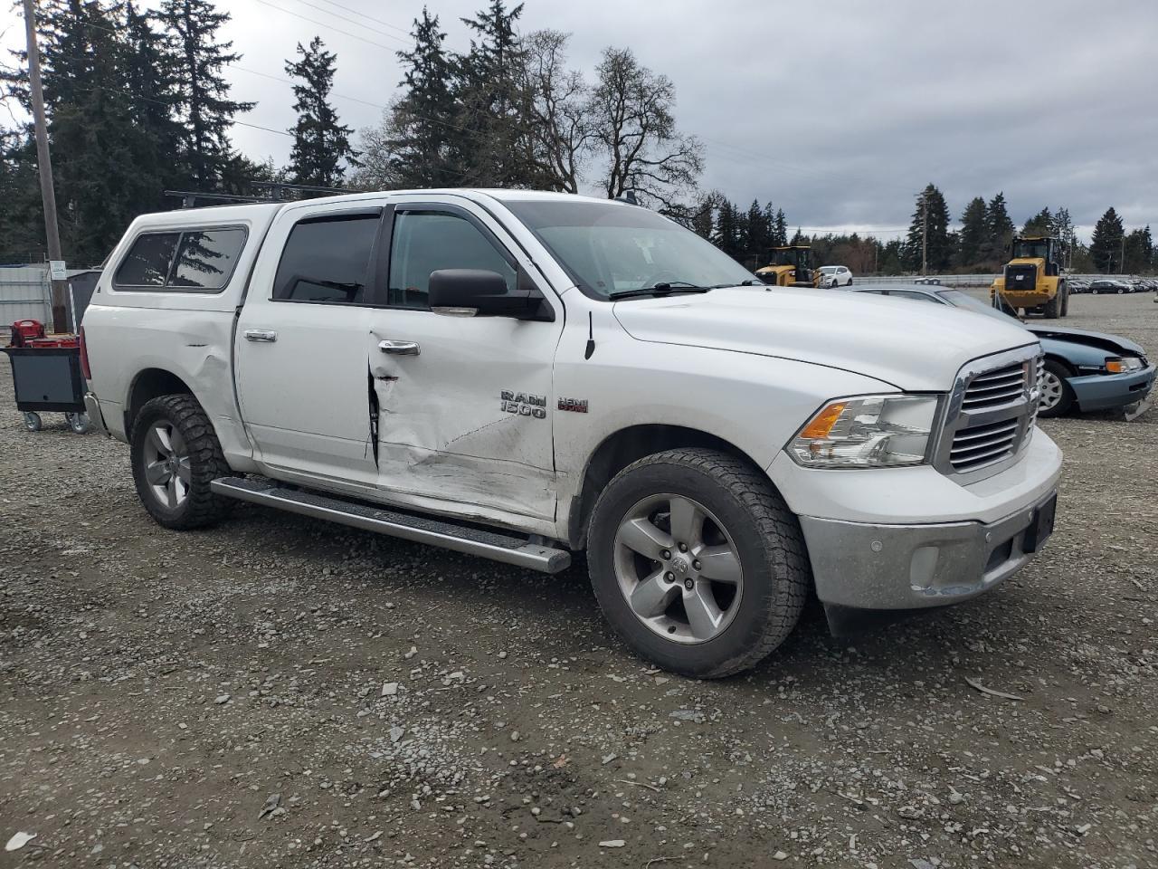 2017 RAM 1500 SLT - Image 4