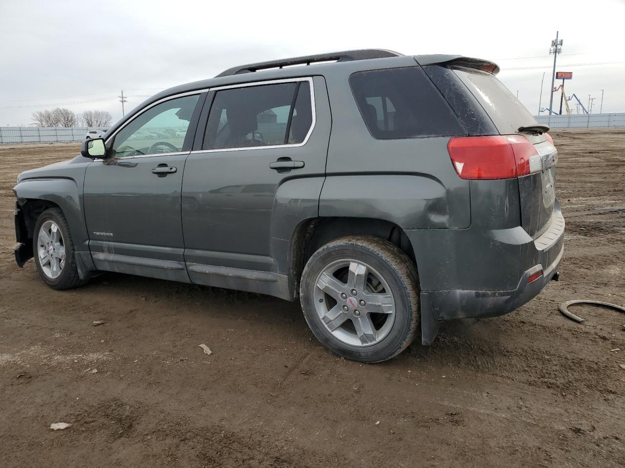 2013 GMC TERRAIN SL - Image 2