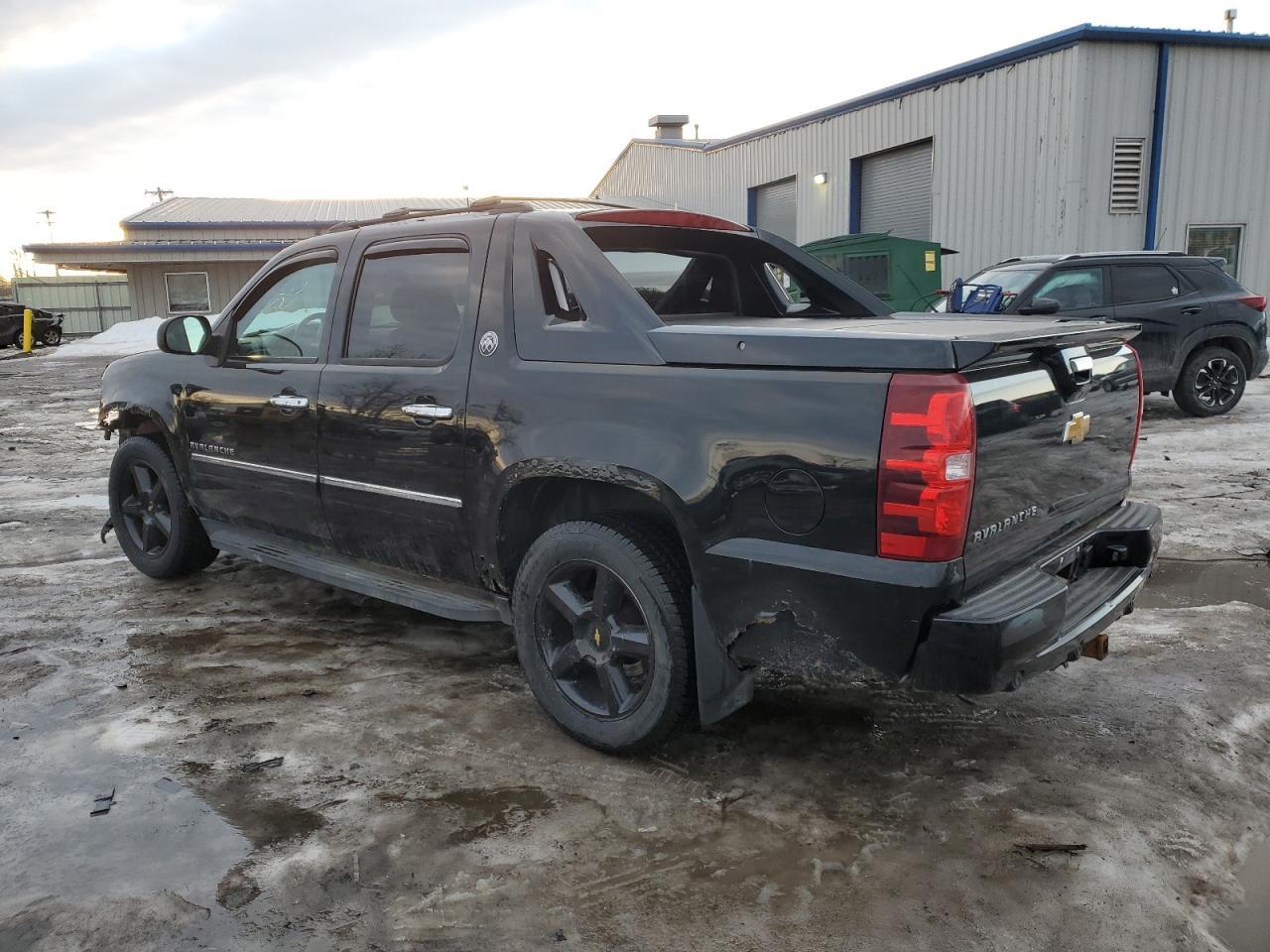 2013 CHEVROLET AVALANCHE - Image 2