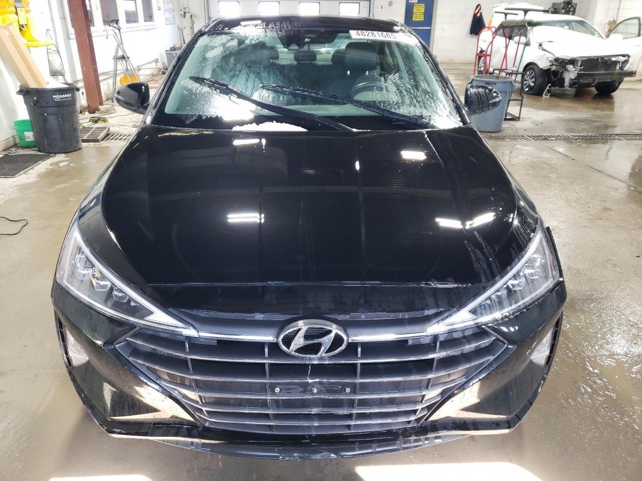 2019 HYUNDAI ELANTRA SE - Фото 5