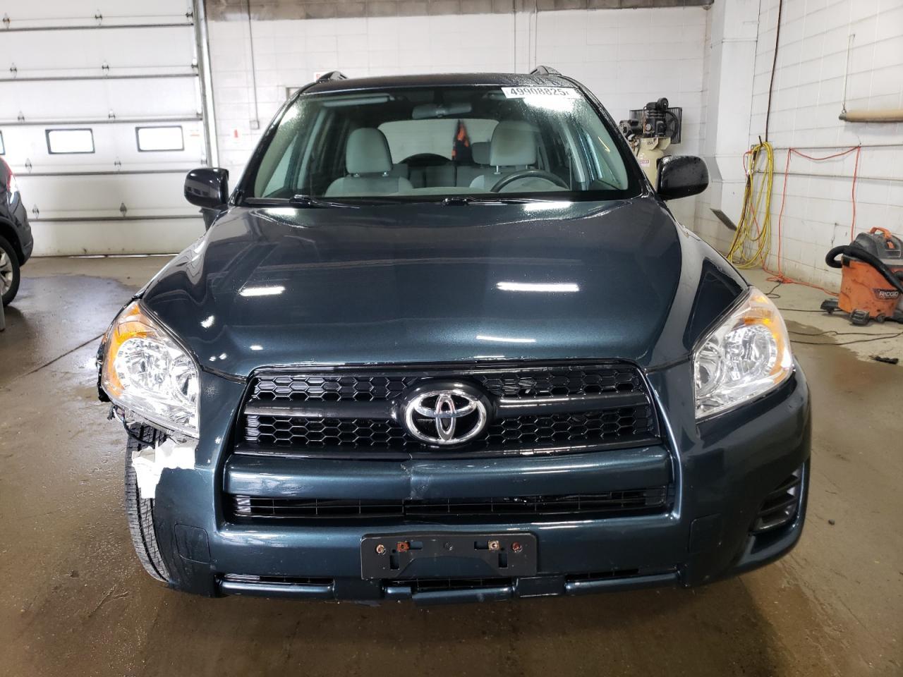 2011 TOYOTA RAV4 - Фото 5
