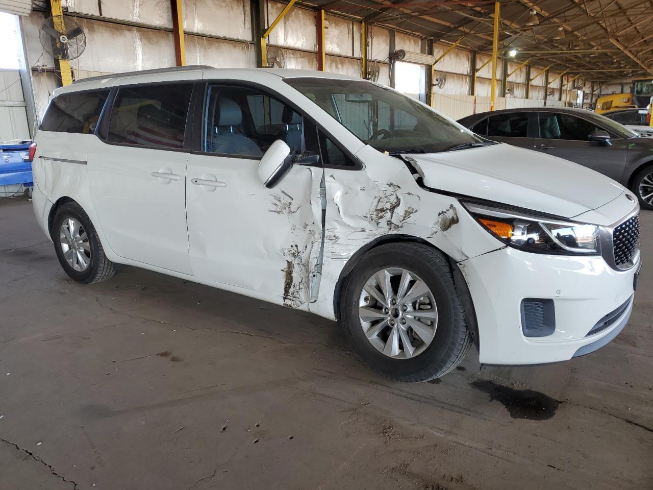 2016 KIA SEDONA LX - Image 4