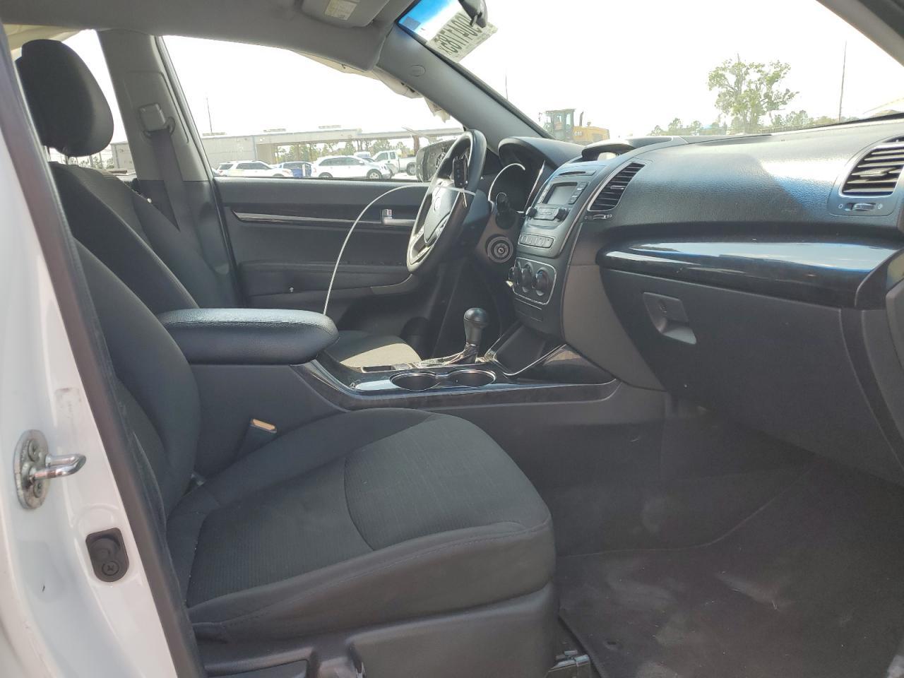2014 KIA SORENTO LX - Image 7