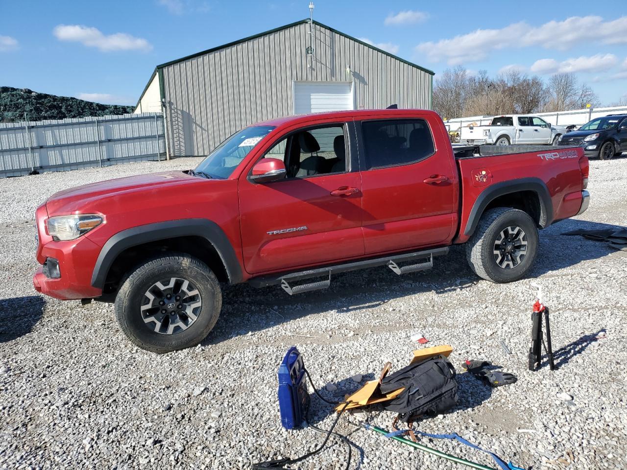 2017 TOYOTA TACOMA DOU