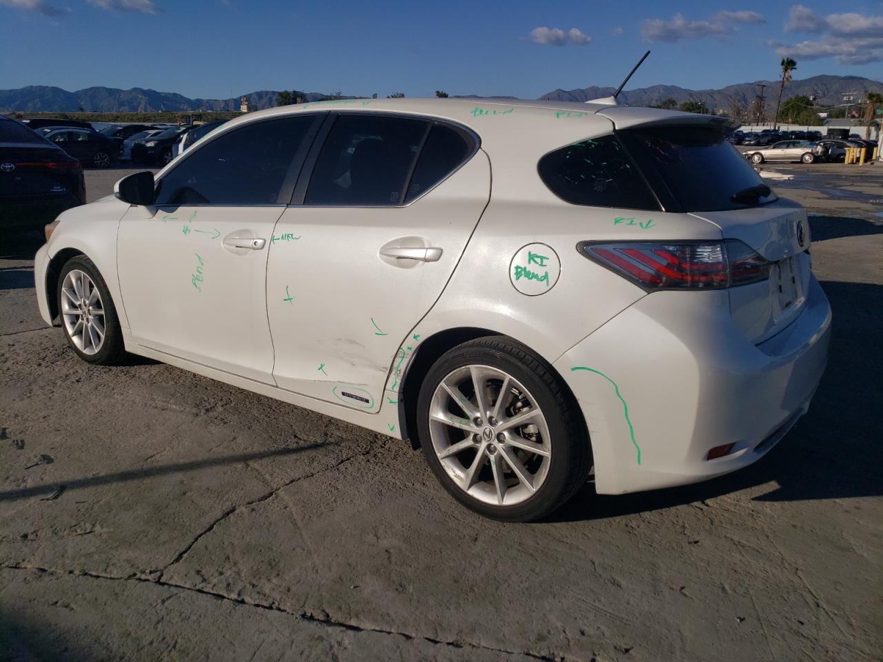 2013 LEXUS CT 200 - Image 2