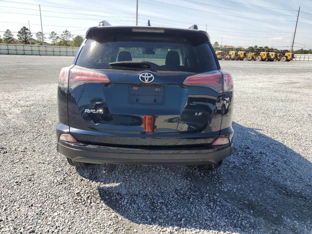 2018 TOYOTA RAV4 LE - Image 6