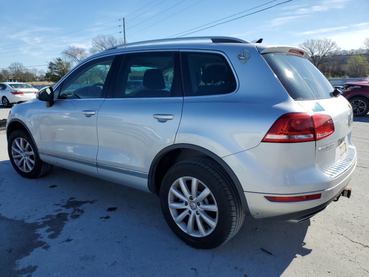 2011 VOLKSWAGEN TOUAREG V6 - Image 2
