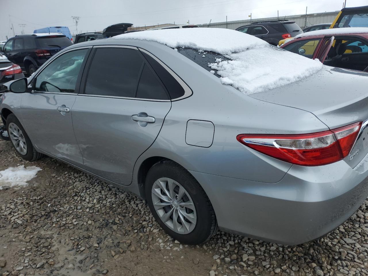 2017 TOYOTA CAMRY LE - Фото 2