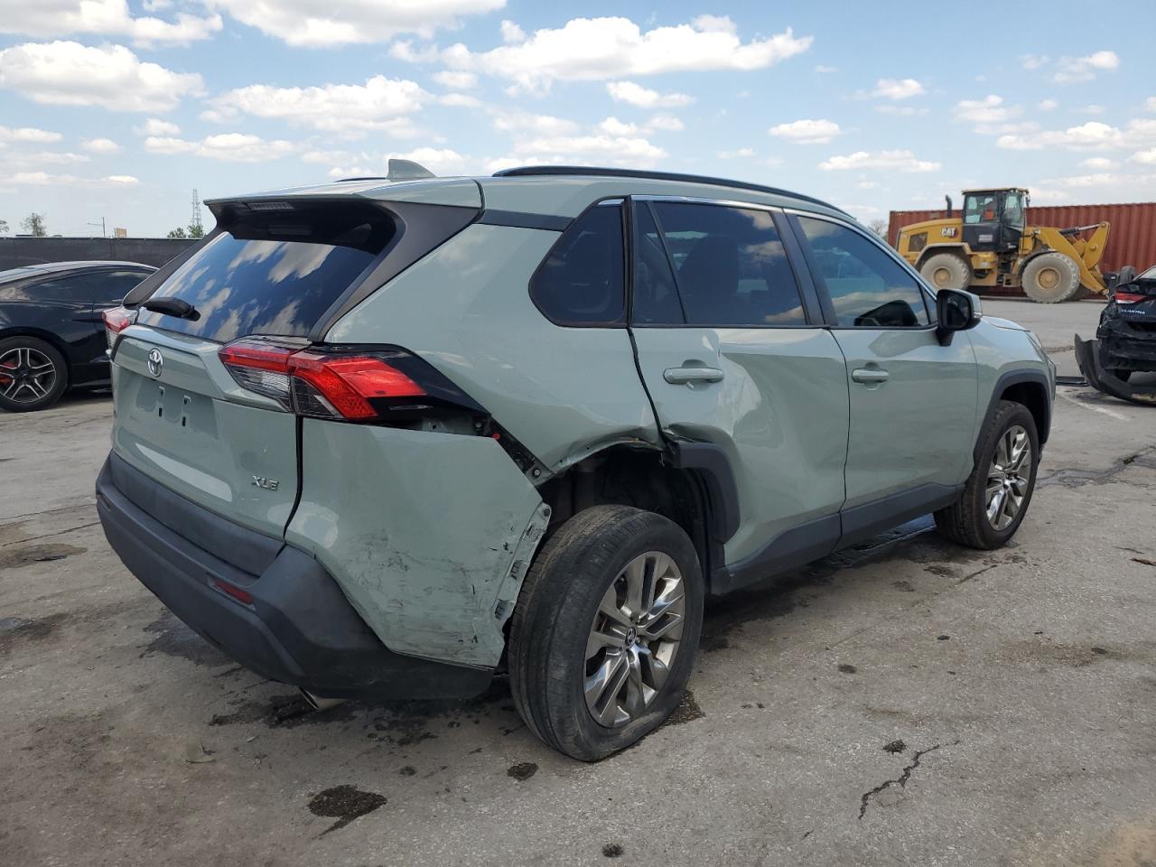2020 TOYOTA RAV4 XLE P - Image 3