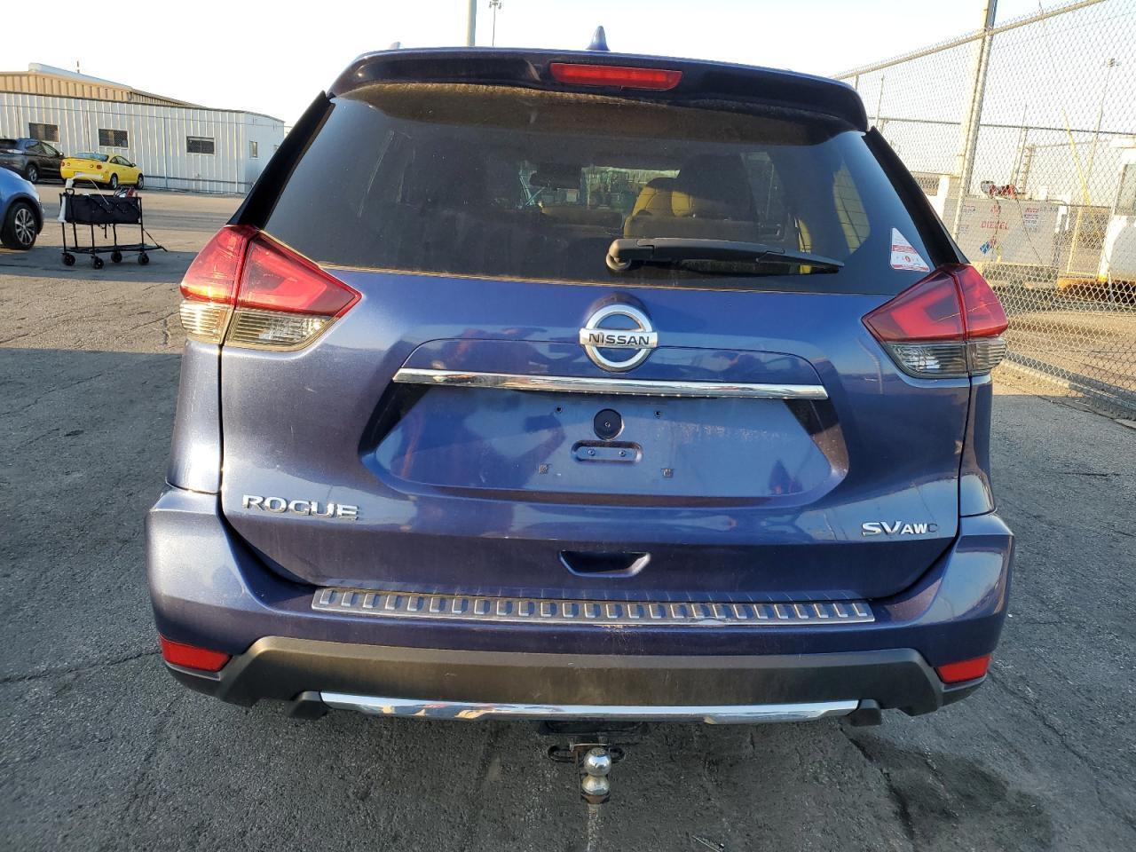 2017 NISSAN ROGUE SV - Image 6