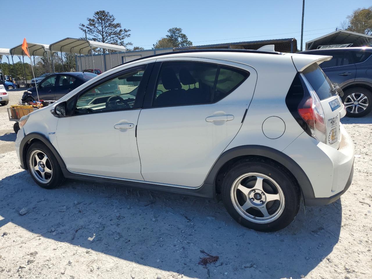 2018 TOYOTA PRIUS C - Image 2