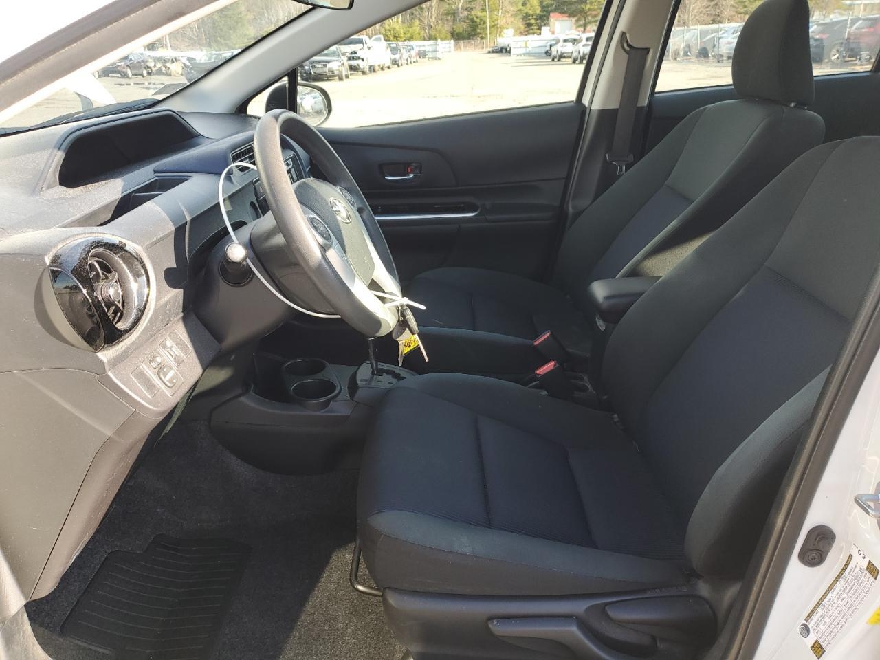 2015 TOYOTA PRIUS C - Image 7
