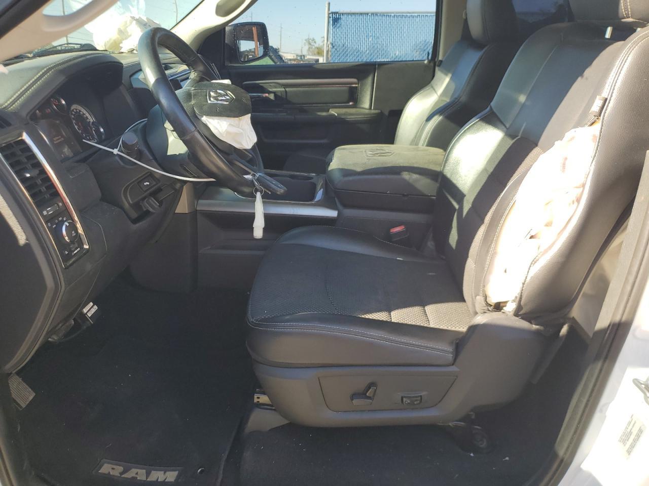 2017 RAM 1500 SPORT - Фото 7