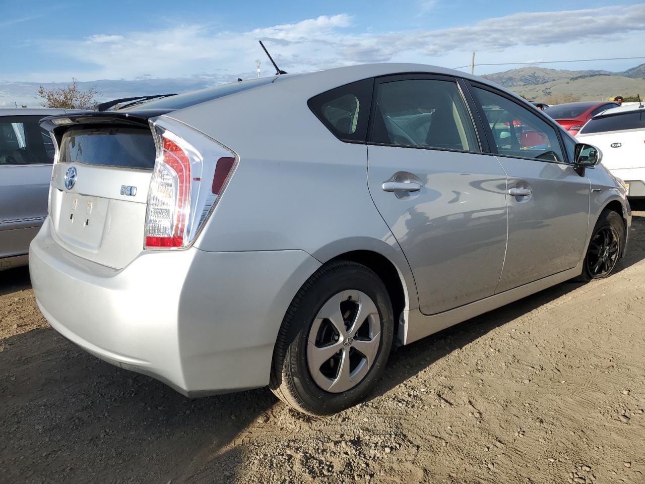 2015 TOYOTA PRIUS - Фото 3