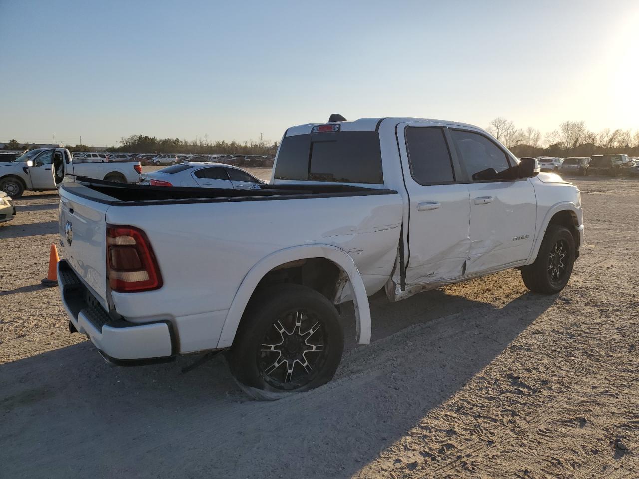 2019 RAM 1500 LARAM - Фото 3