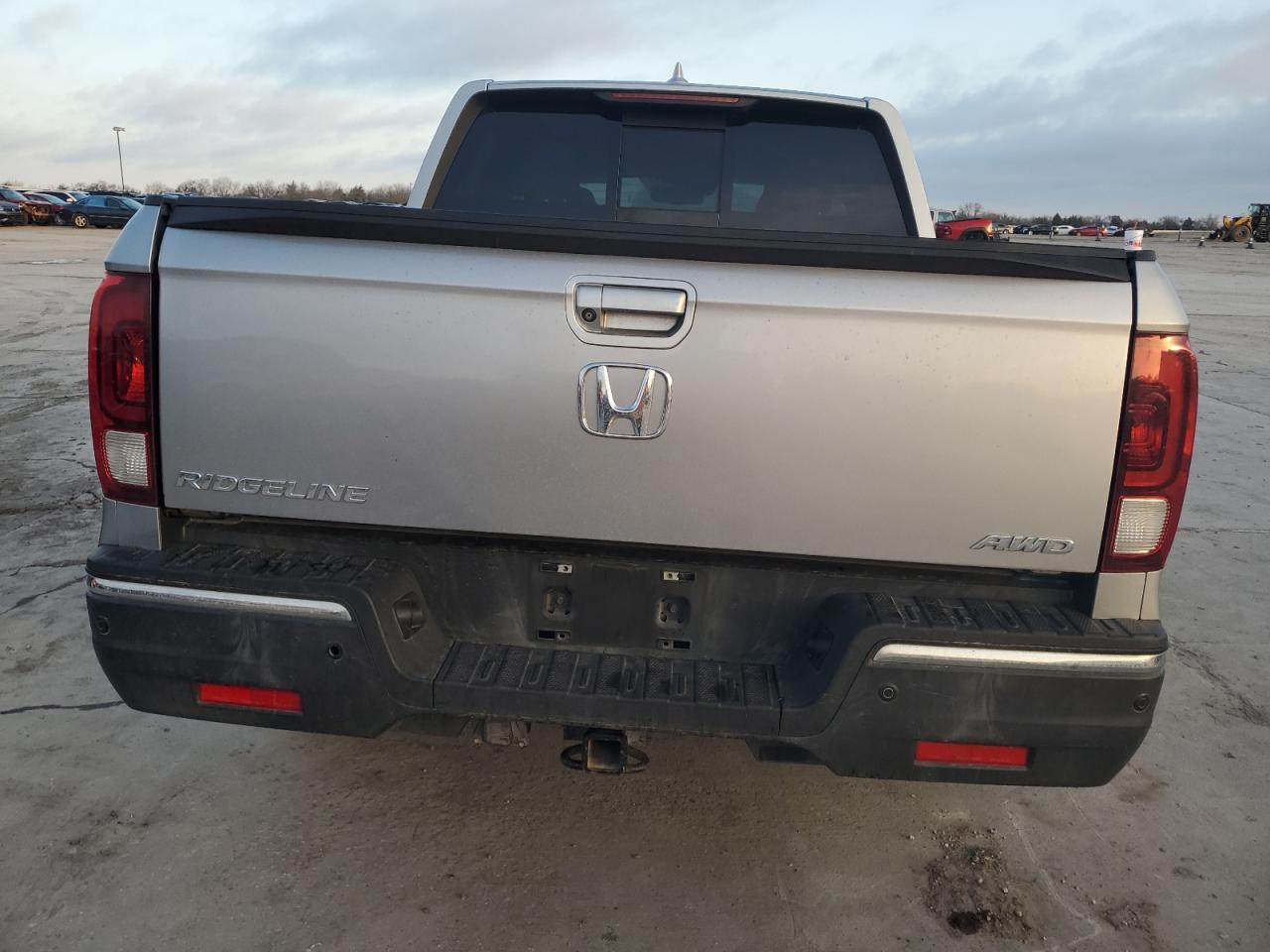 2017 HONDA RIDGELINE - Фото 6