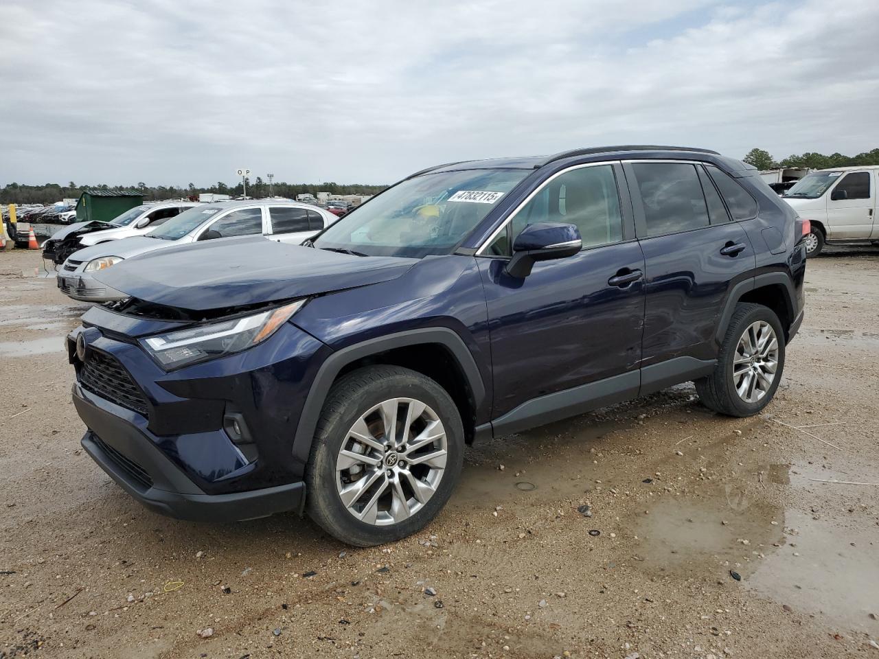 2022 TOYOTA RAV4 XLE P