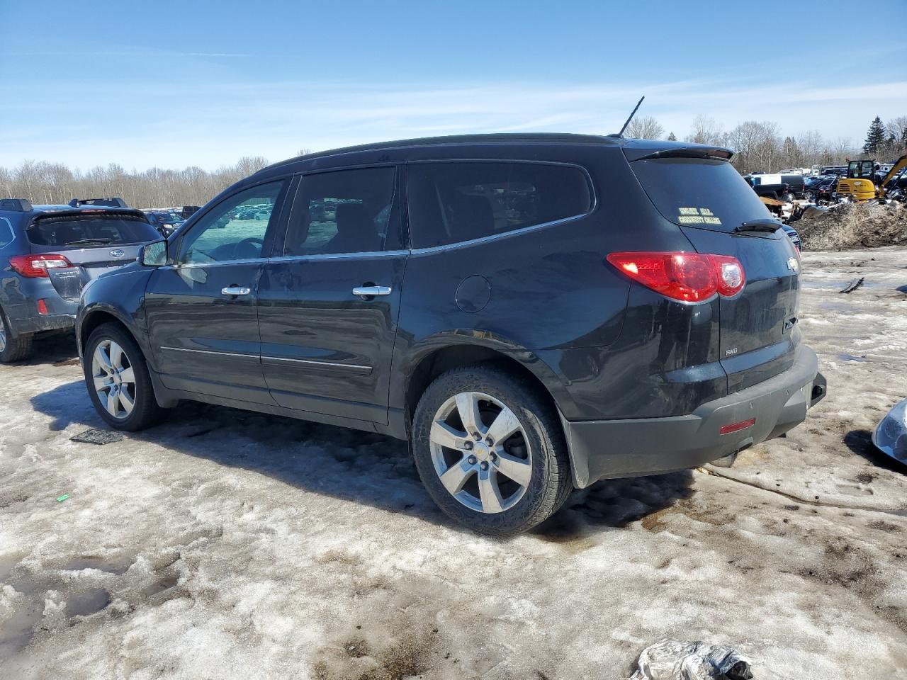 2011 CHEVROLET TRAVERSE L - Фото 2
