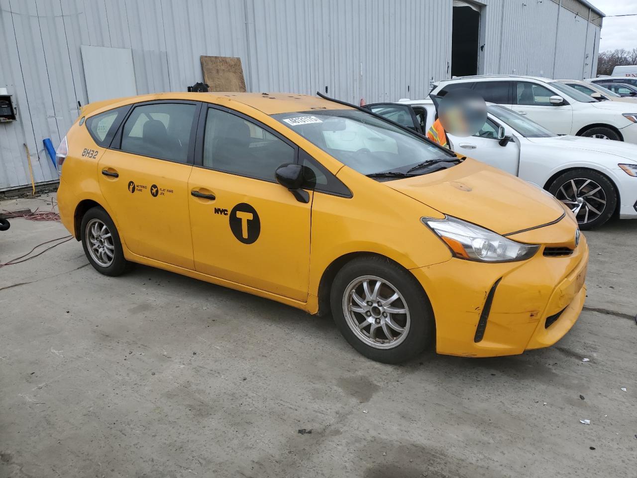 2016 TOYOTA PRIUS V - Фото 4