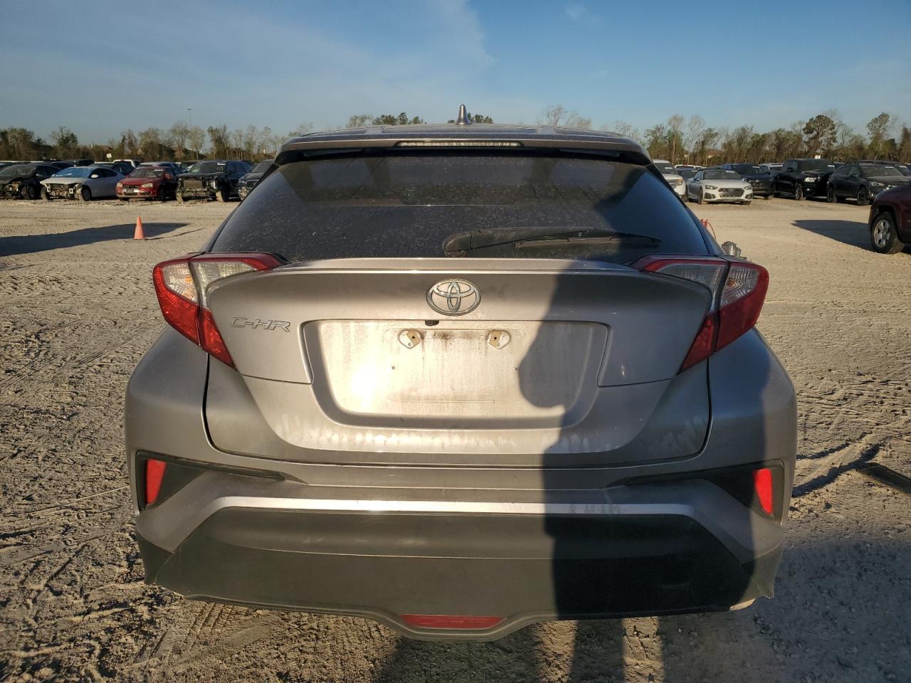 2018 TOYOTA C-HR XLE - Image 6