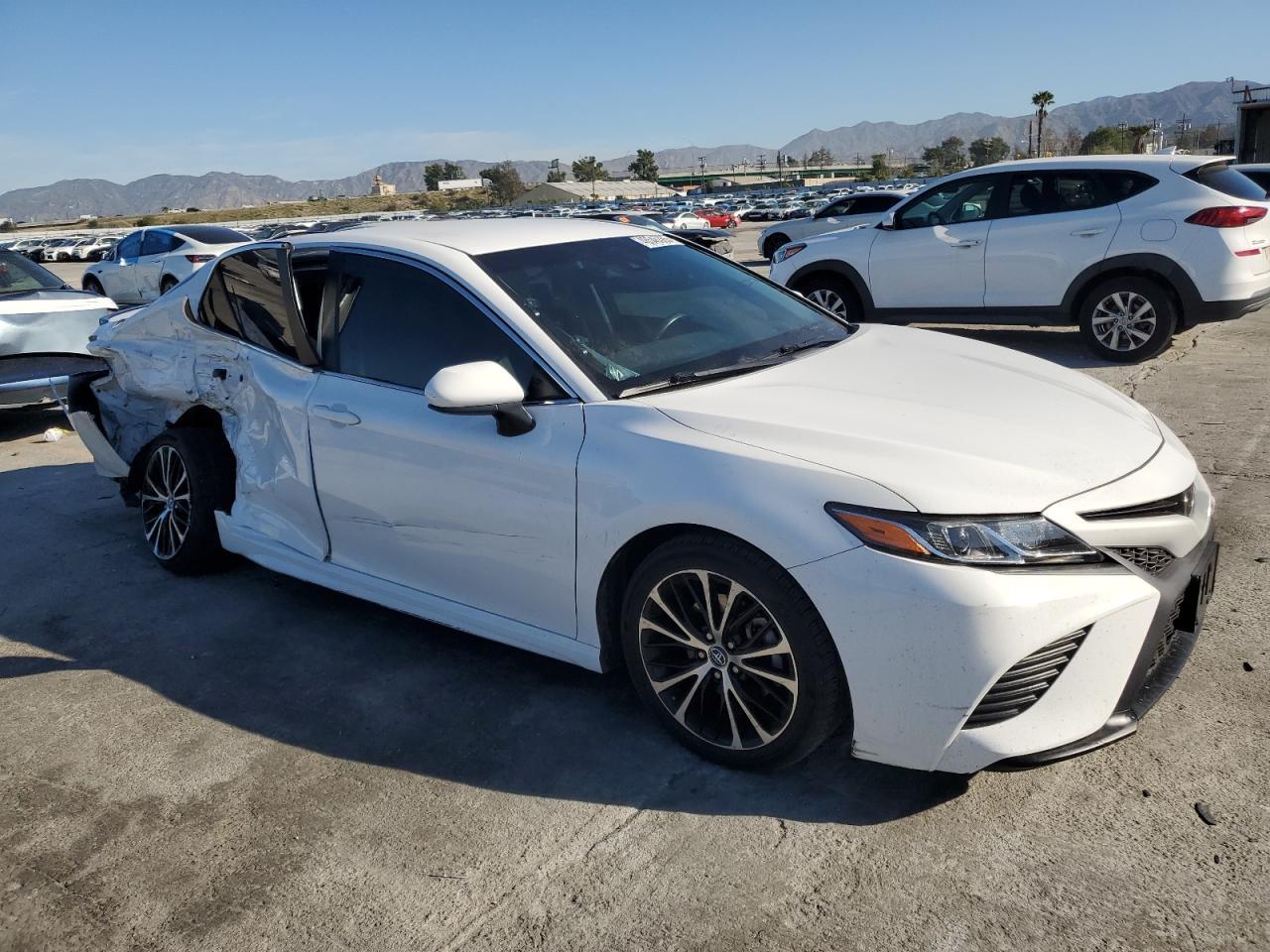 2018 TOYOTA CAMRY L - Фото 4