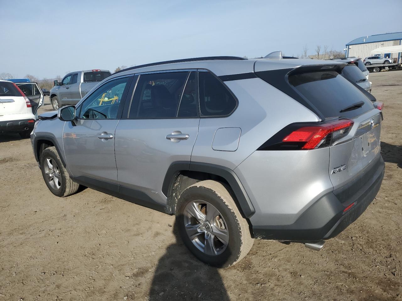 2022 TOYOTA RAV4 XLE - Фото 2