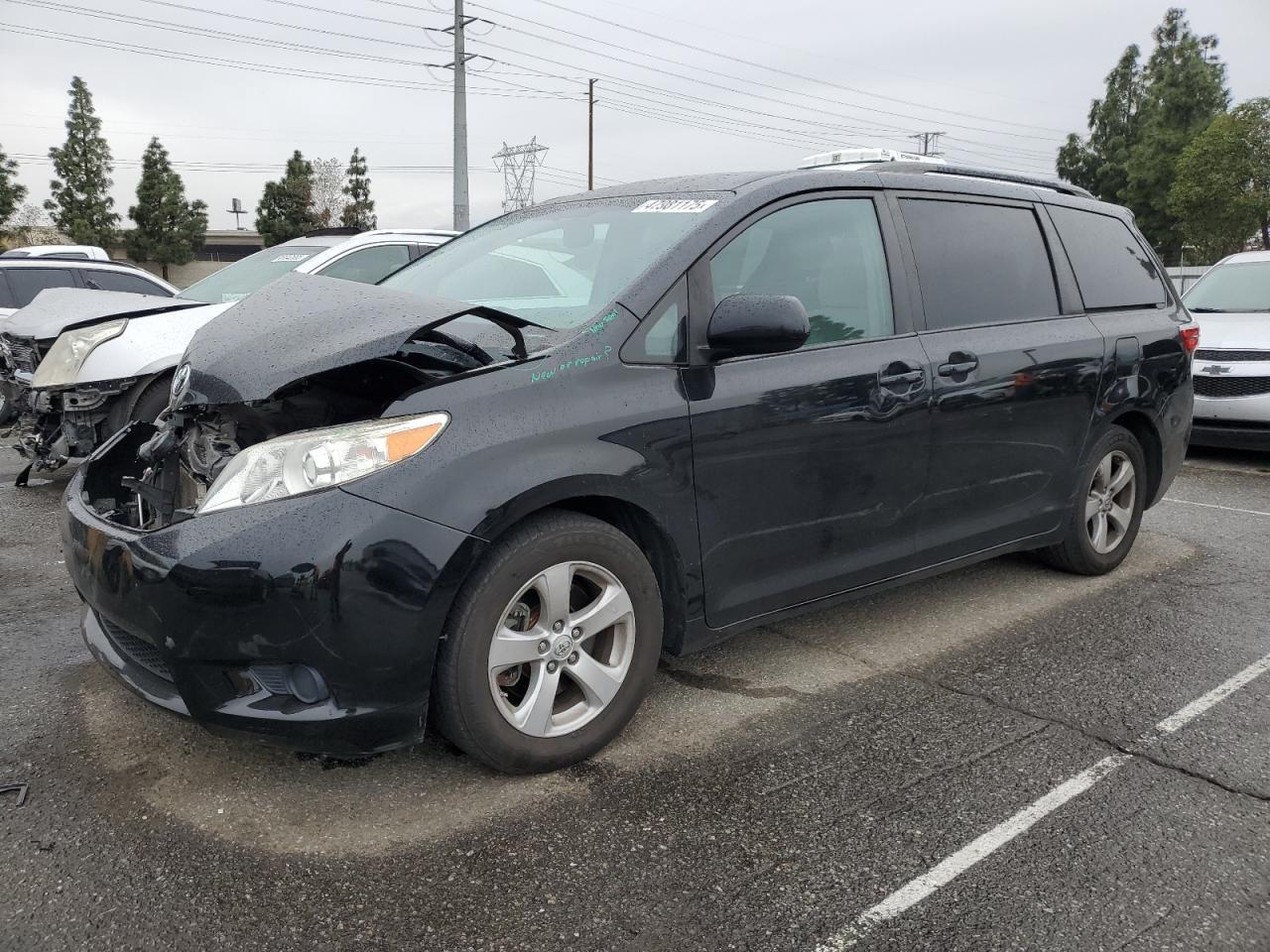 2015 TOYOTA SIENNA LE