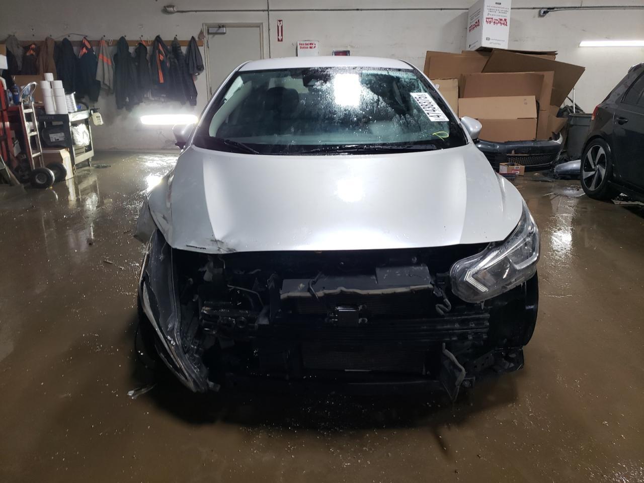 2021 NISSAN VERSA SV - Image 5