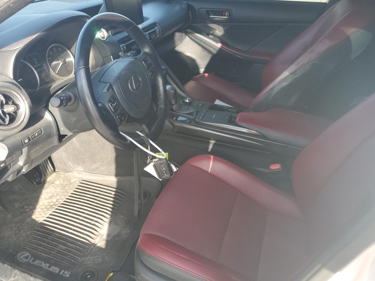 2022 LEXUS IS 300 - Фото 7