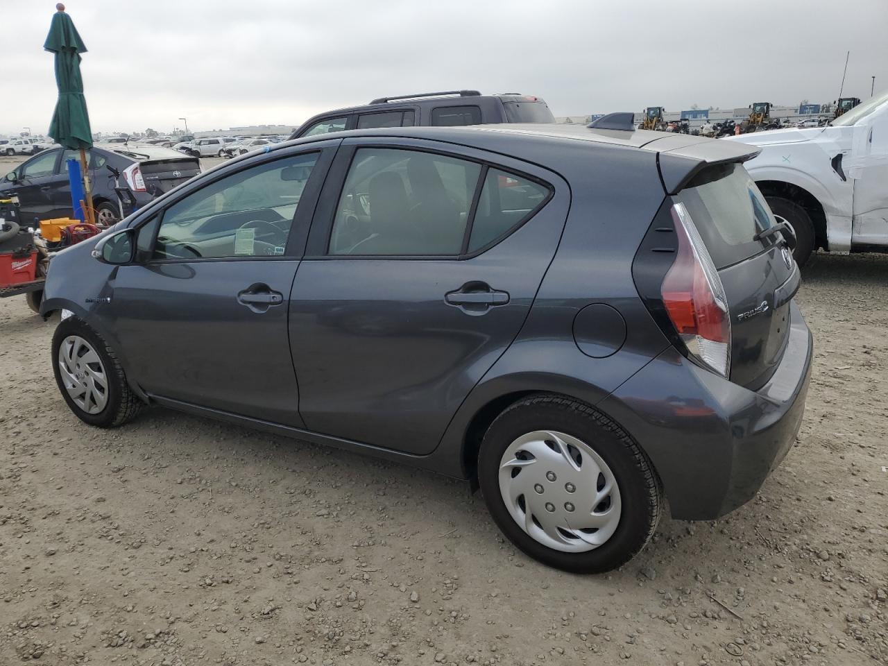 2015 TOYOTA PRIUS C - Фото 2