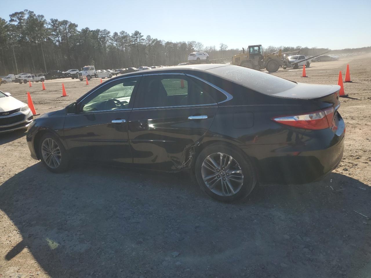 2016 TOYOTA CAMRY LE - Image 2