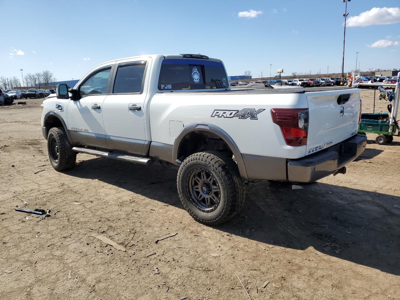 2017 NISSAN TITAN XD S - Фото 2