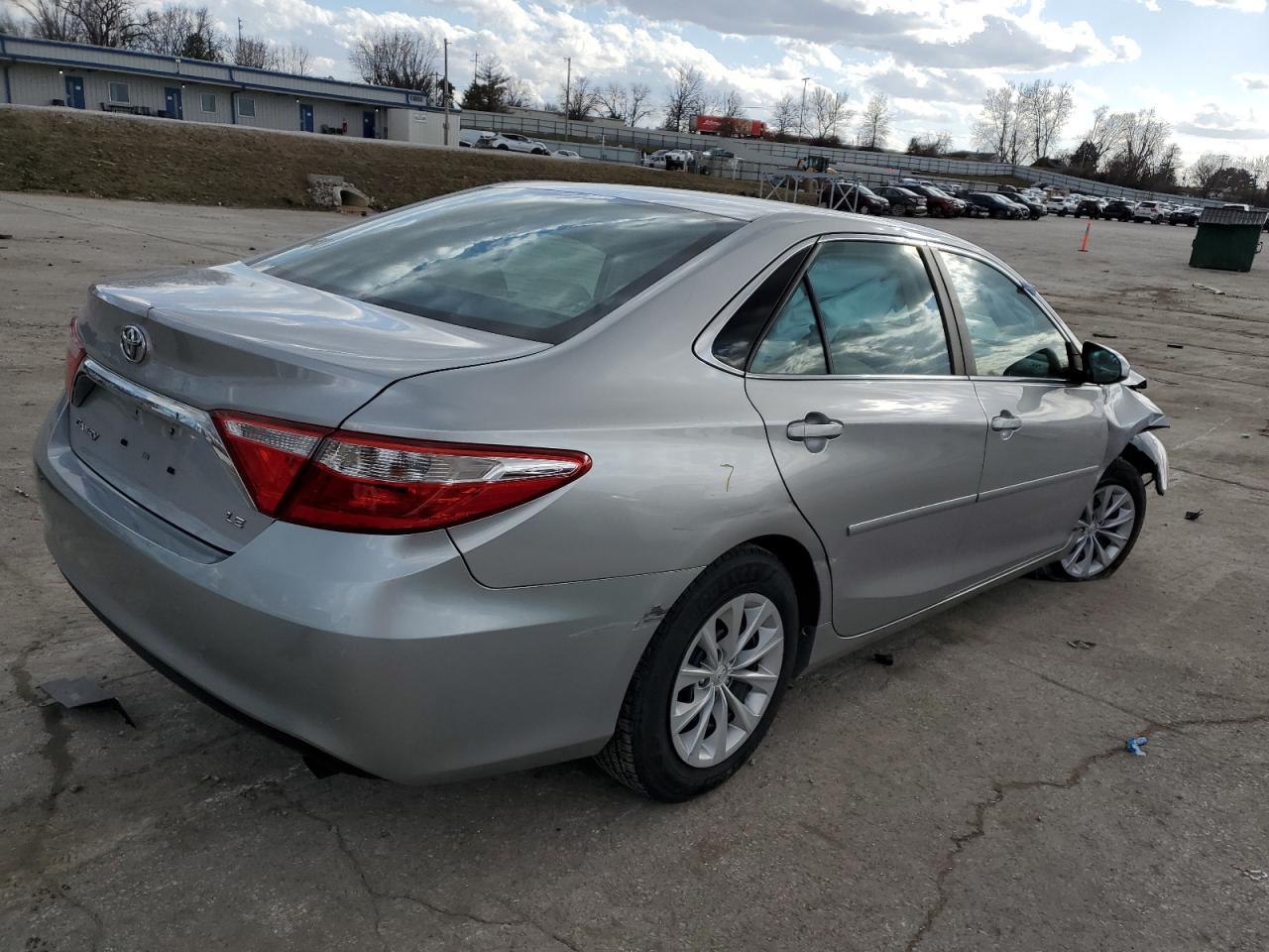 2015 TOYOTA CAMRY LE - Фото 3