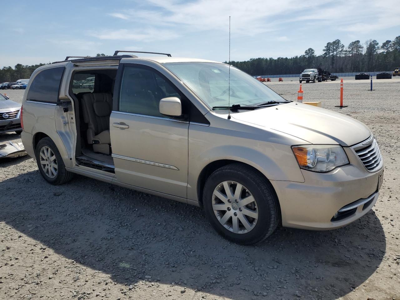 2014 CHRYSLER TOWN & COU - Image 4