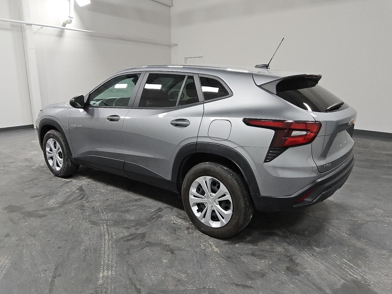 2024 CHEVROLET TRAX LS - Image 2