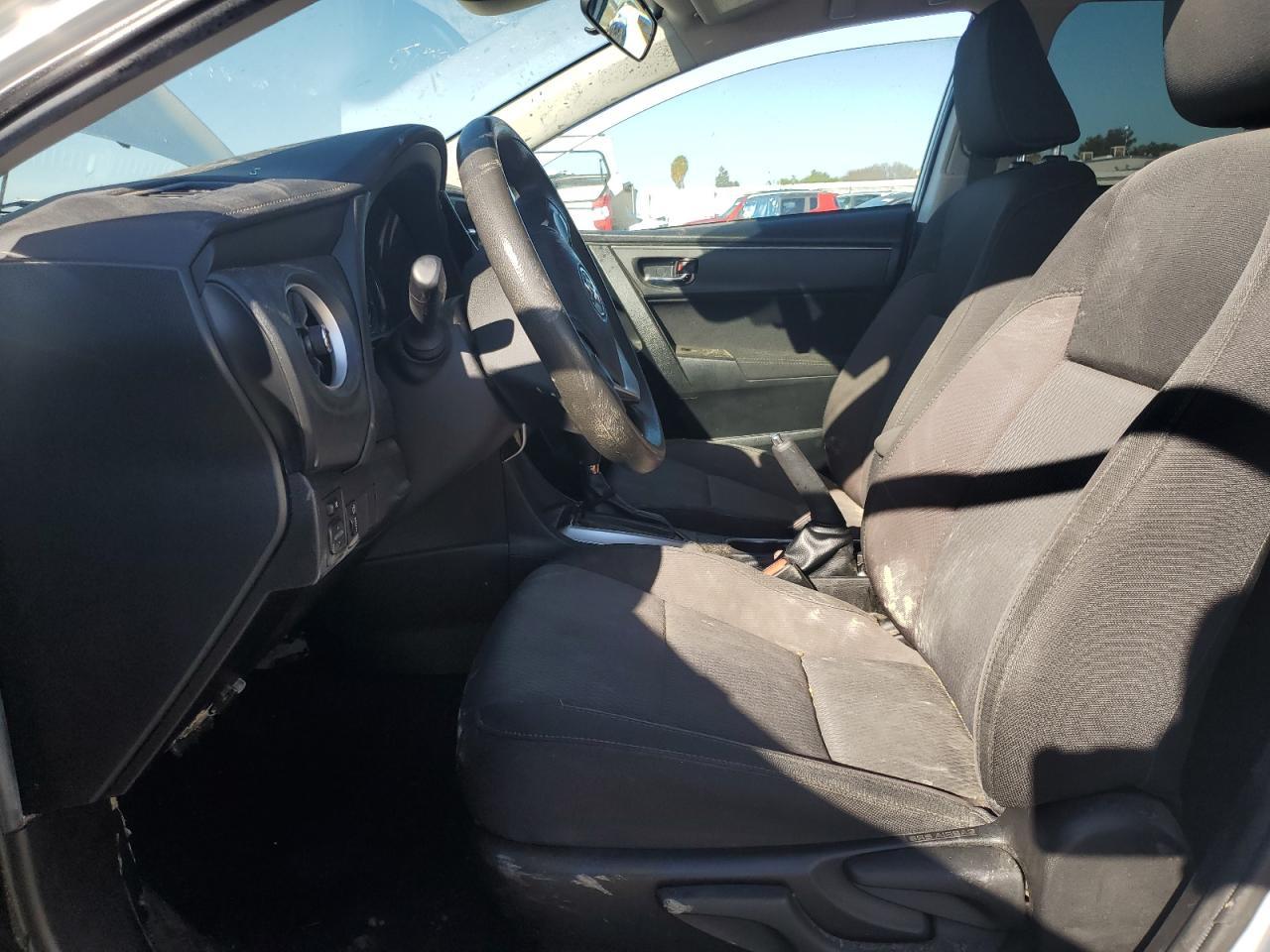 2019 TOYOTA COROLLA L - Фото 7