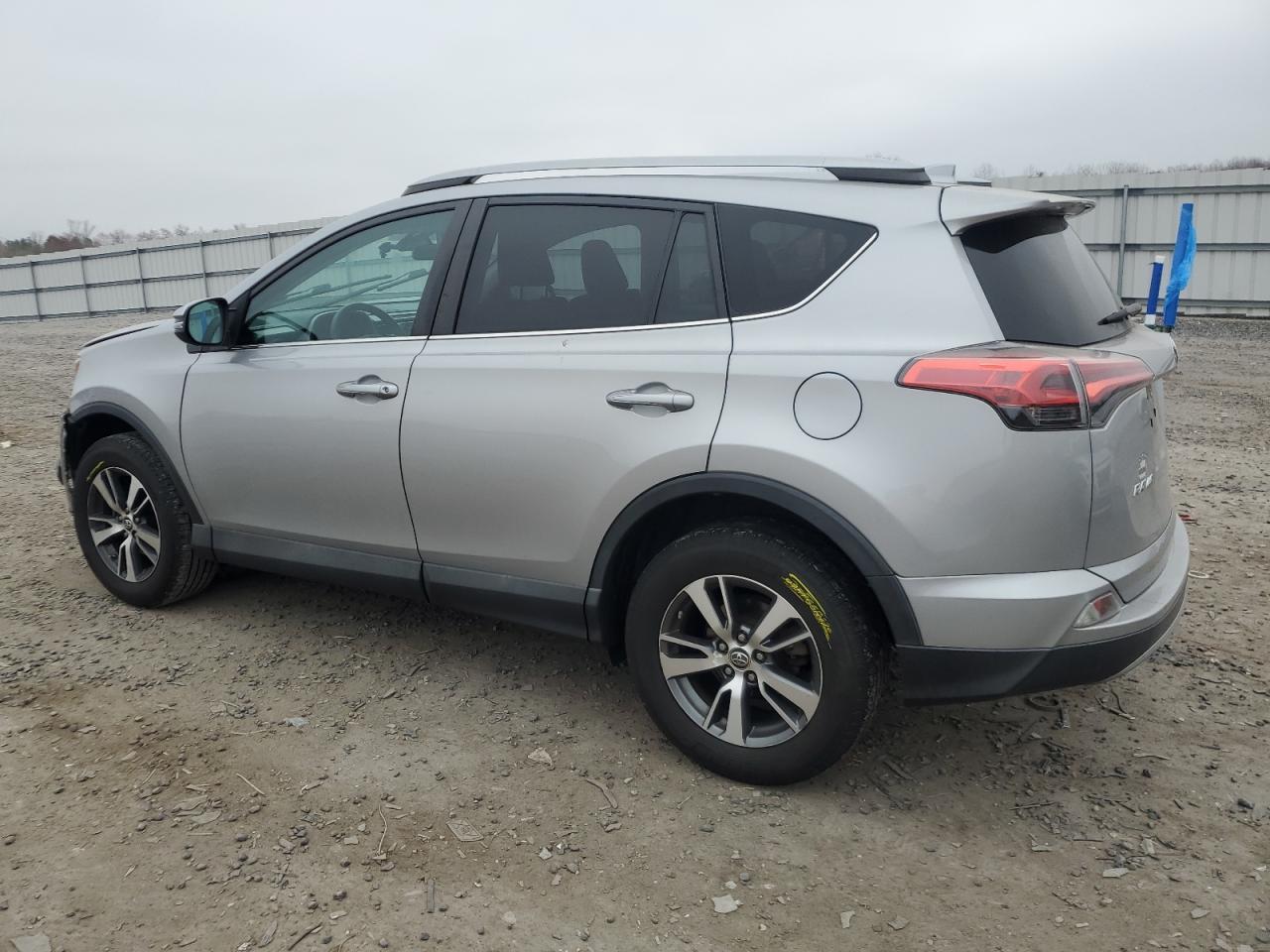 2017 TOYOTA RAV4 XLE - Фото 2