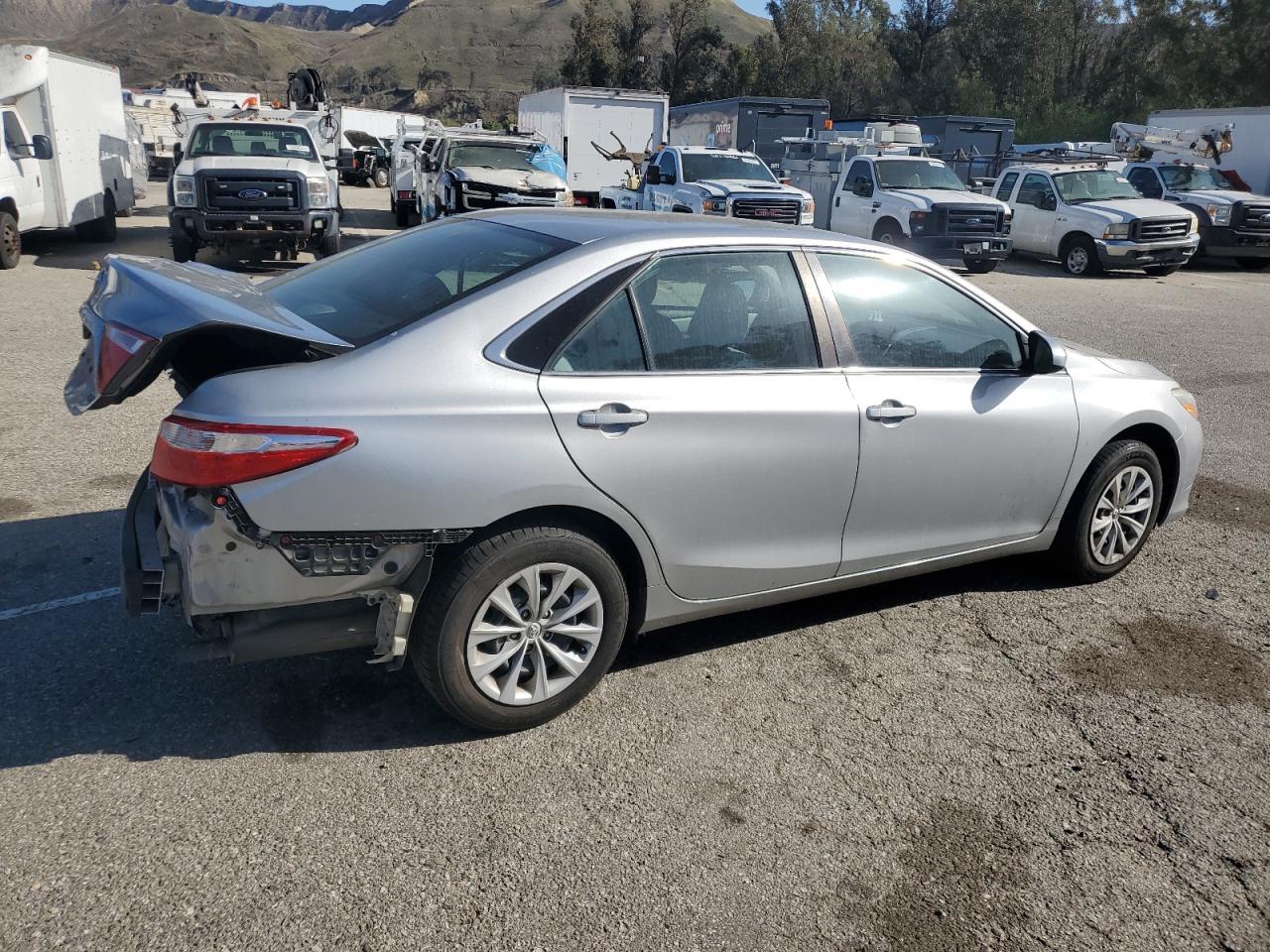 2016 TOYOTA CAMRY LE - Фото 3