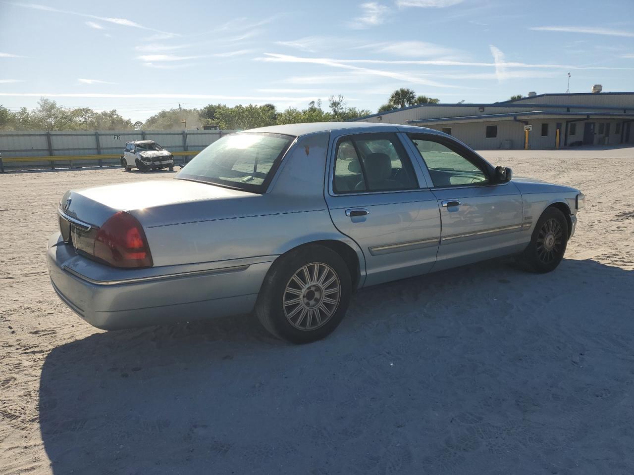 2010 MERCURY GRAND MARQ - Image 3