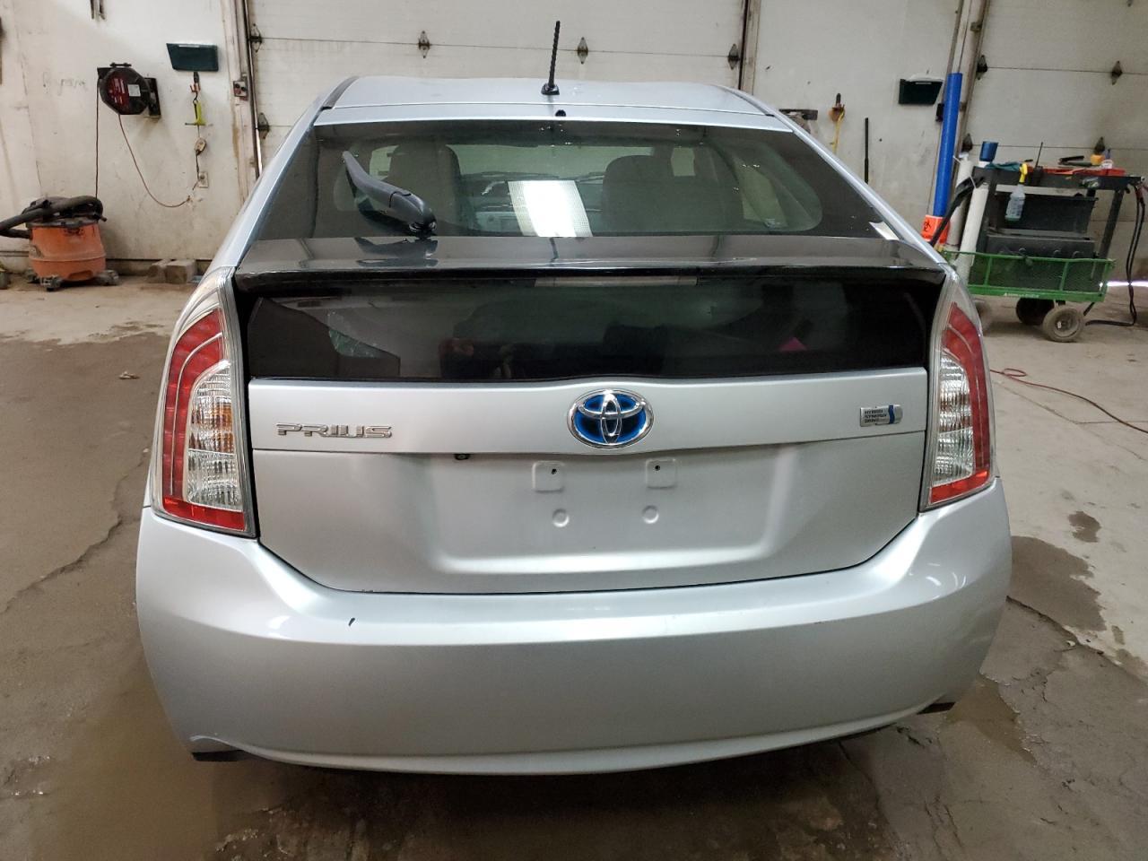 2015 TOYOTA PRIUS - Фото 6
