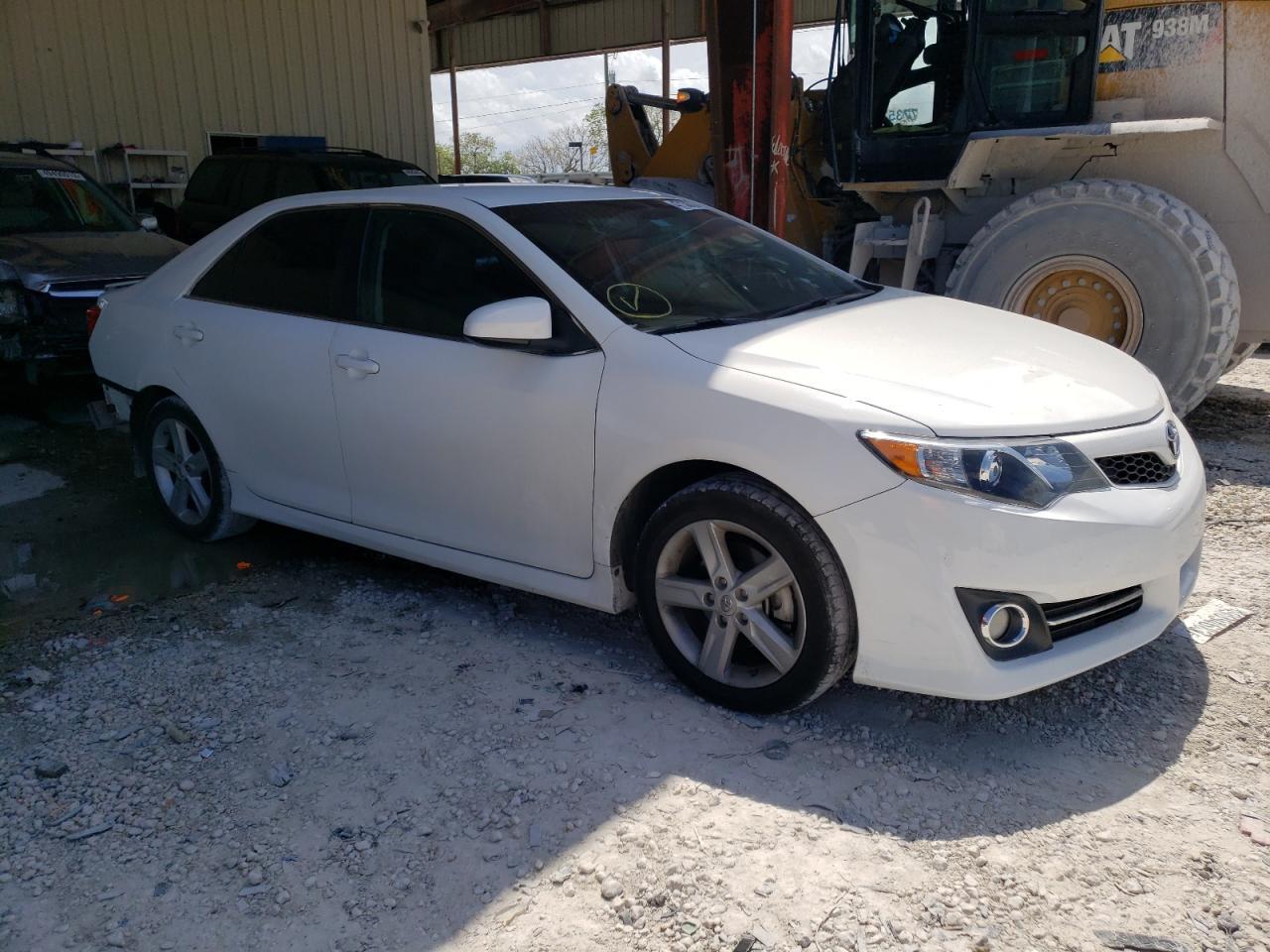 2014 TOYOTA CAMRY L - Image 4