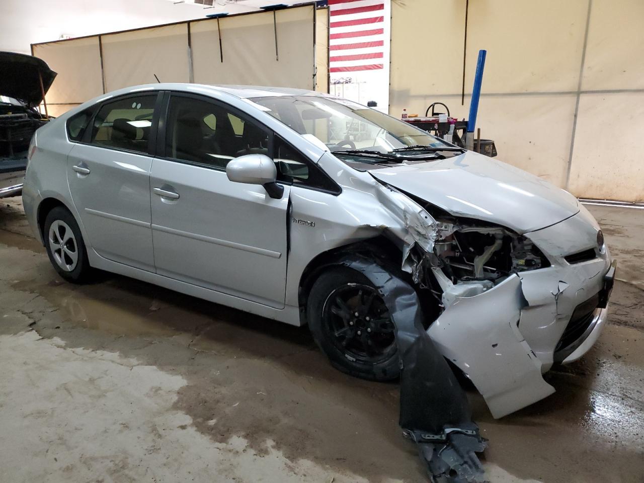 2015 TOYOTA PRIUS - Фото 4