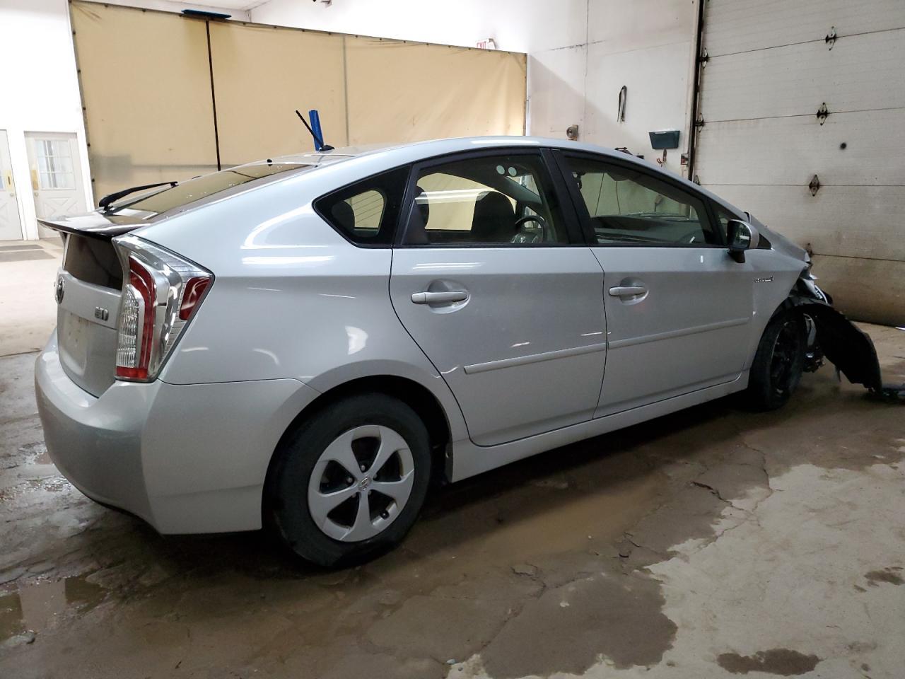 2015 TOYOTA PRIUS - Фото 3