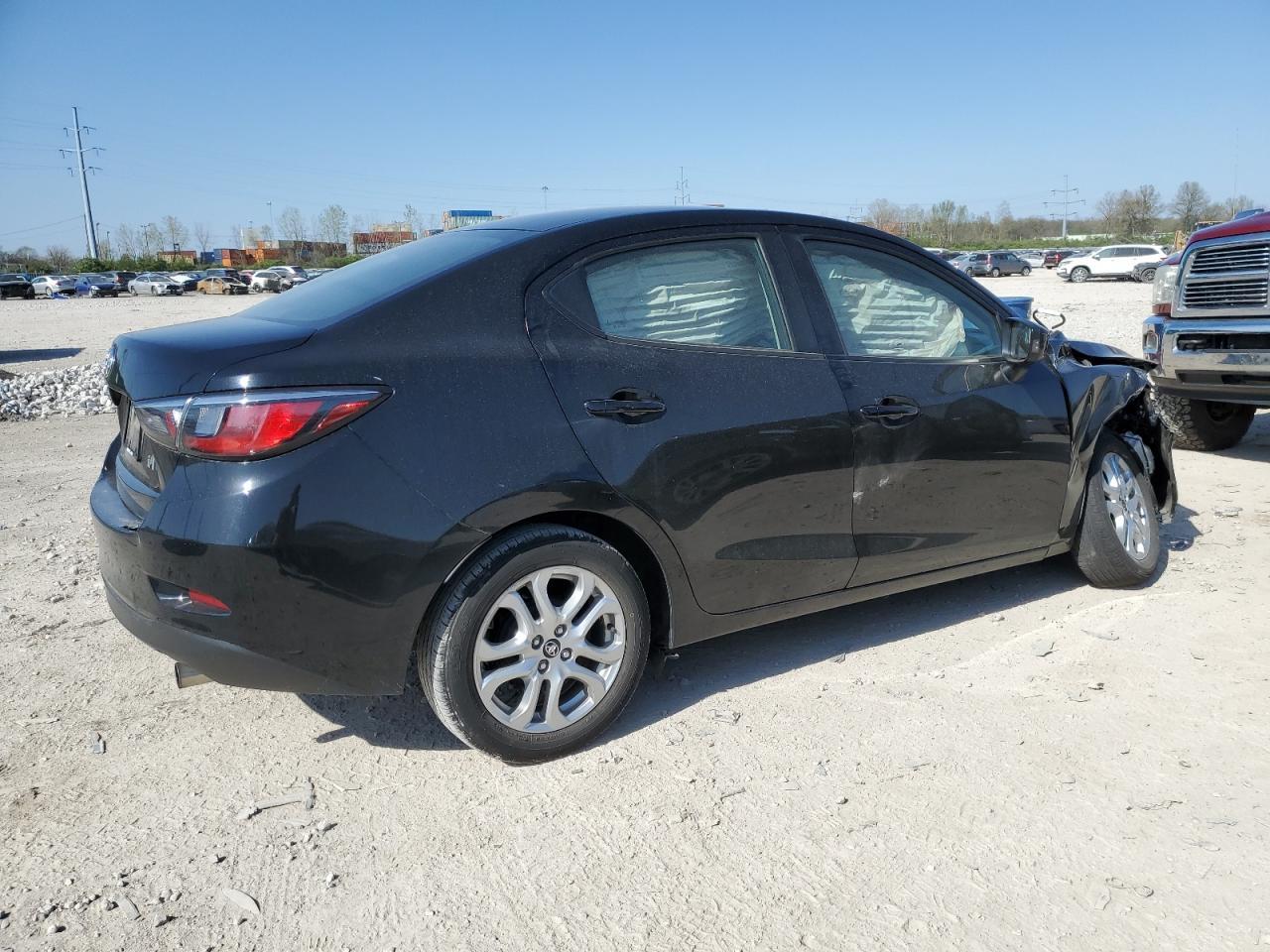 2017 TOYOTA YARIS IA - Фото 3