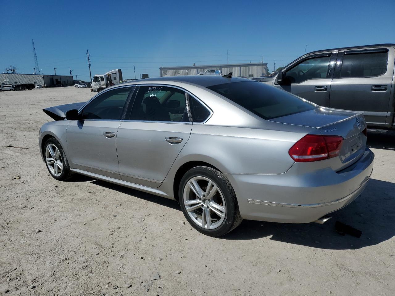 2013 VOLKSWAGEN PASSAT SEL - Image 2